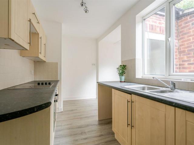 2 bed house for sale