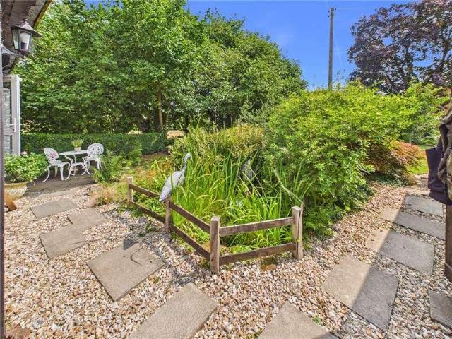 2 bed house for sale