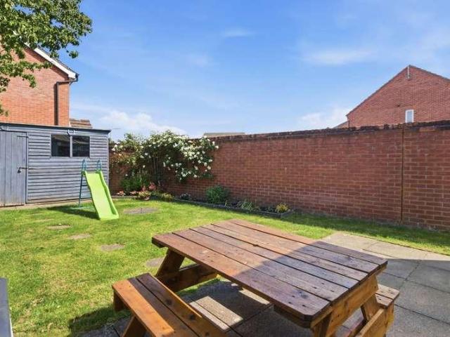 2 bed house for sale