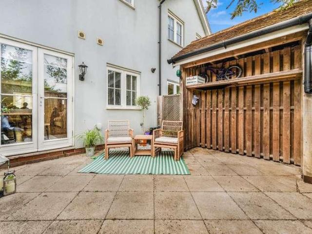 2 bed house for sale