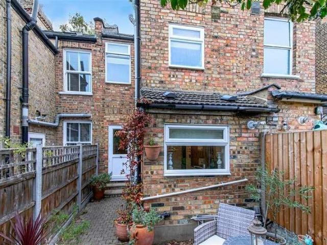 2 bed house for sale