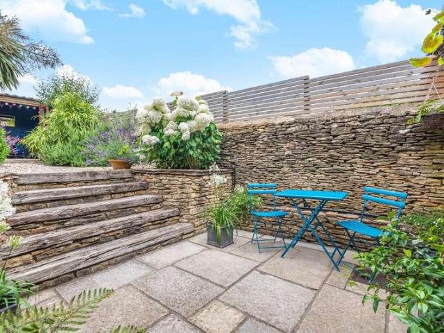 2 bed house for sale
