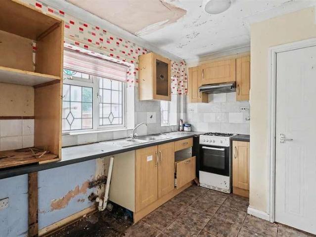 2 bed house for sale