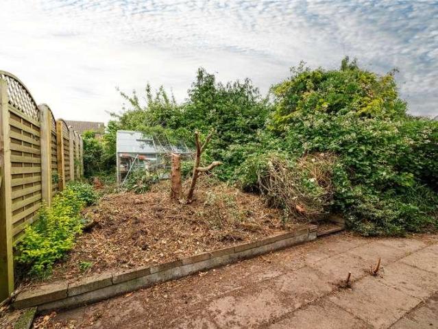 2 bed house for sale