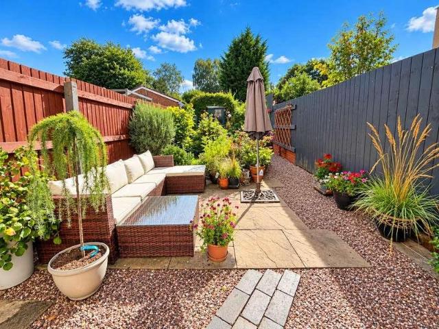 2 bed house for sale