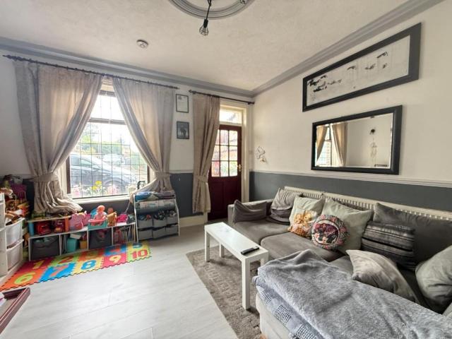 2 bed house for sale