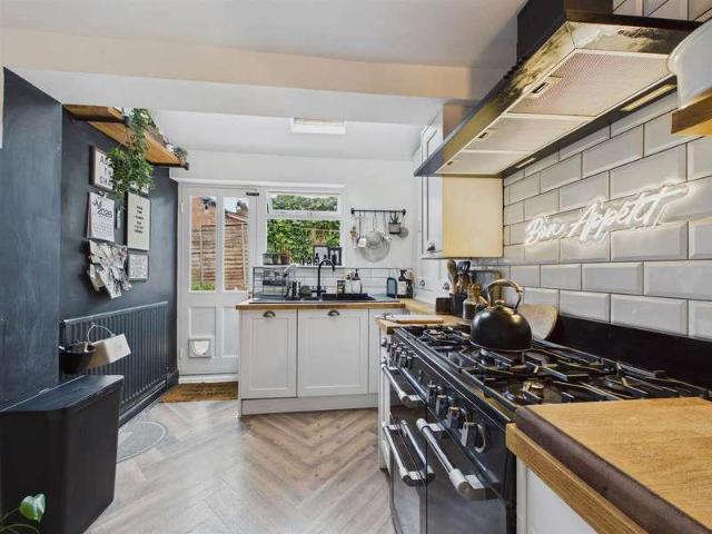 2 bed house for sale