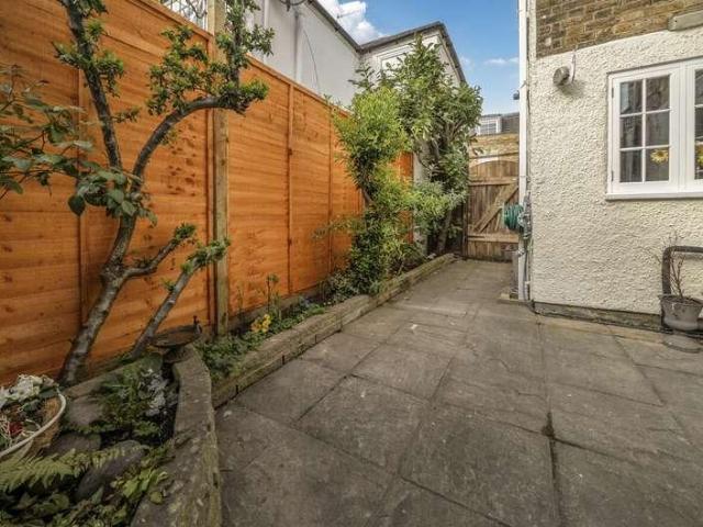 2 bed house for sale