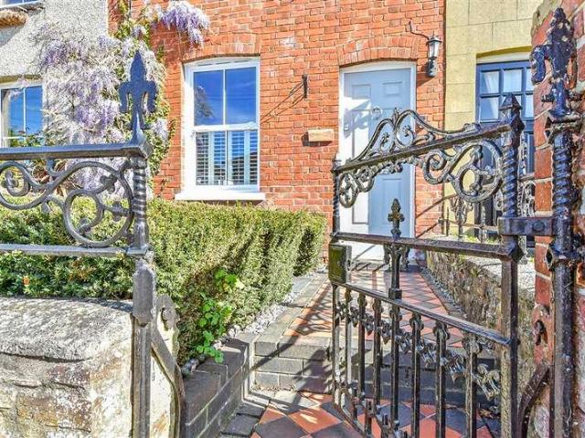 2 bed house for sale