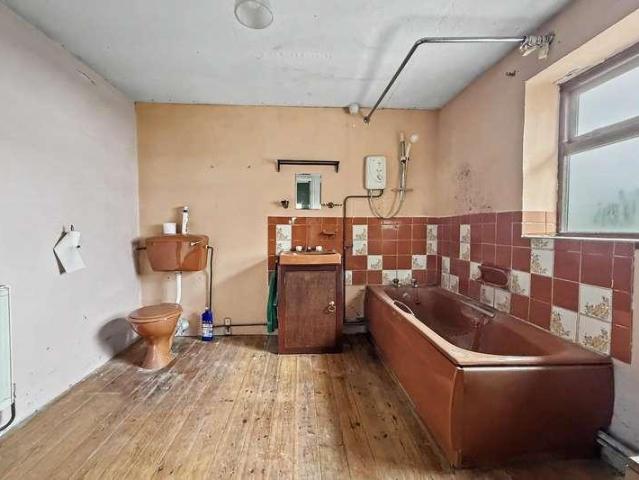 2 bed house for sale