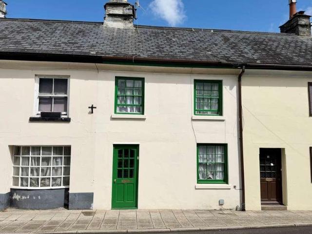 2 bed house for sale