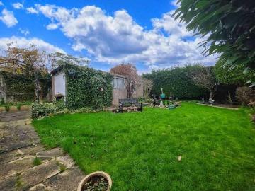 2 bed house for sale