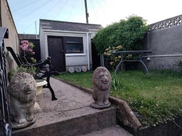 2 bed house for sale