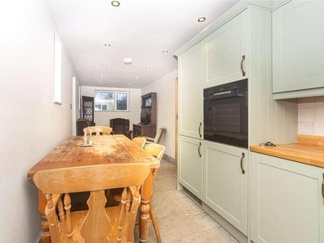 2 bed house for sale