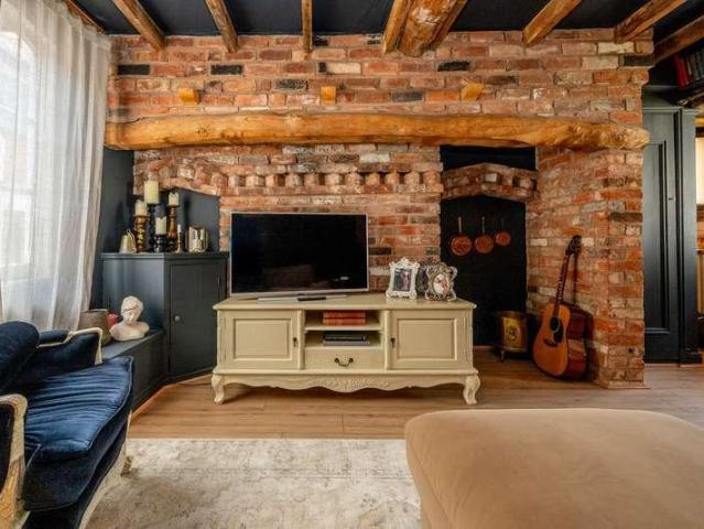 2 bed house for sale