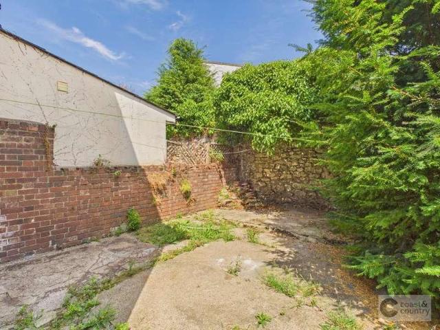 2 bed house for sale