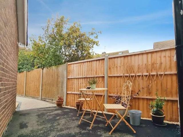 2 bed house for sale