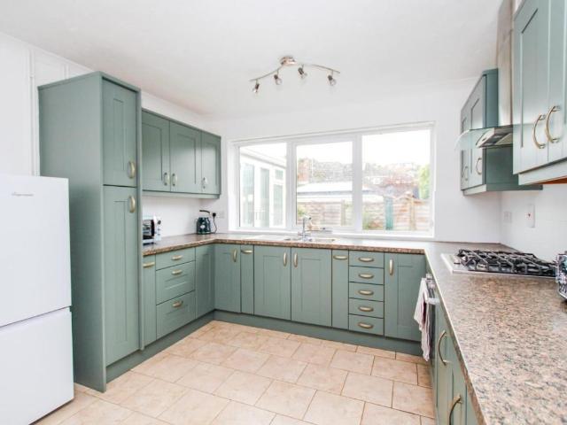 2 bed house for sale