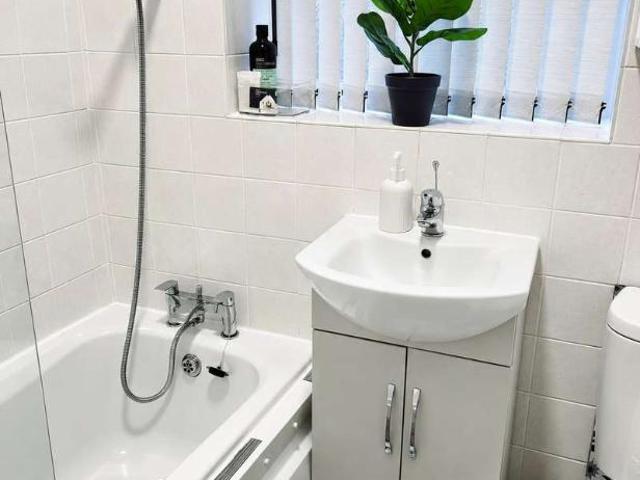 2 bed house for sale