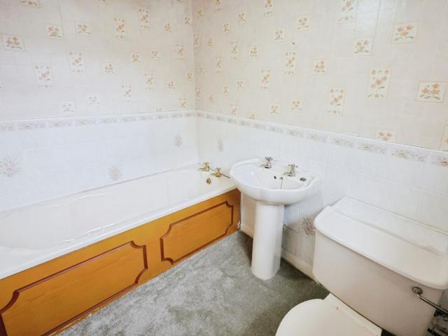 2 bed house for sale