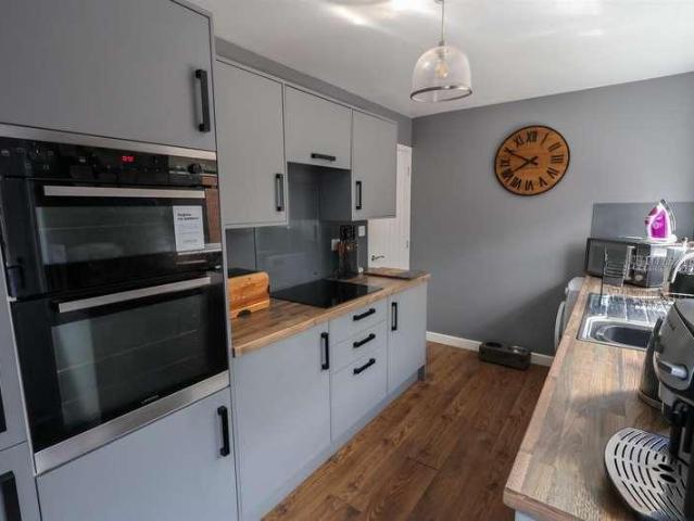 2 bed house for sale