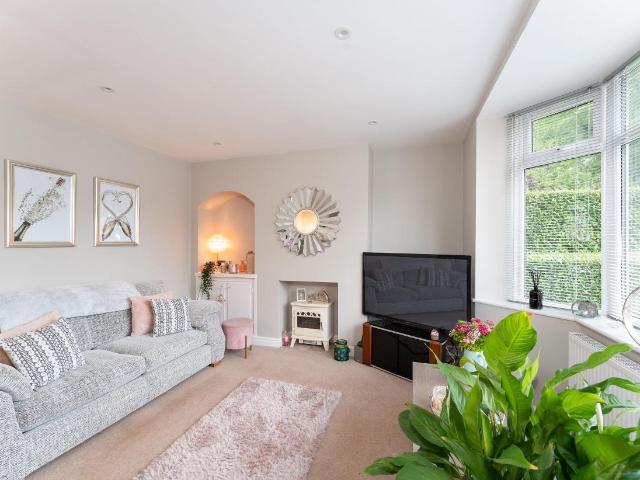 2 bed house for sale