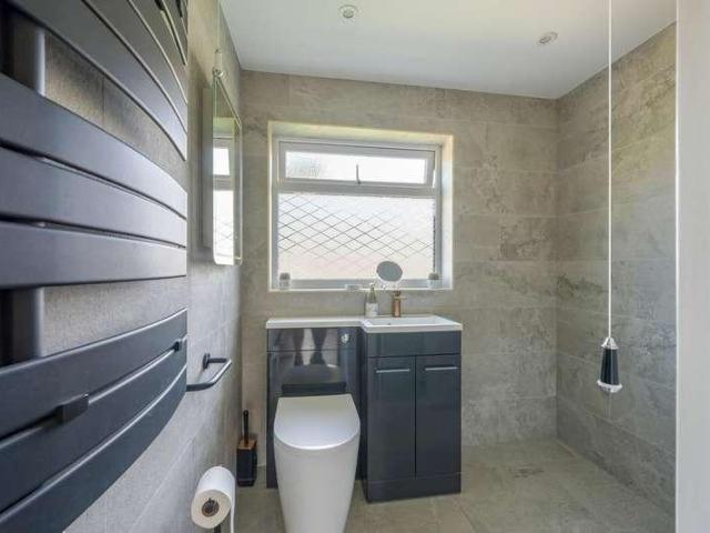 2 bed house for sale