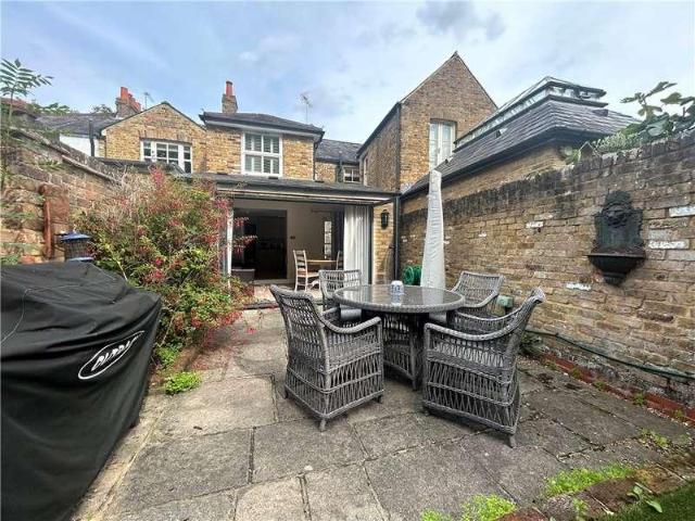 2 bed house for sale