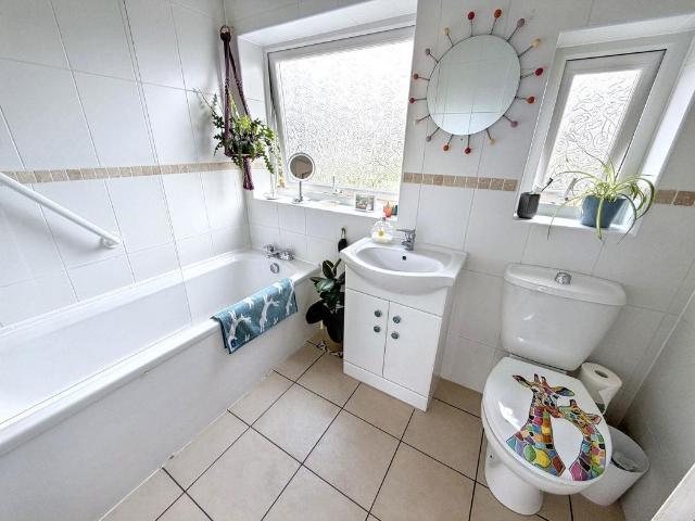 2 bed house for sale