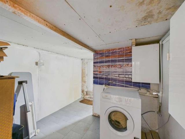 2 bed house for sale