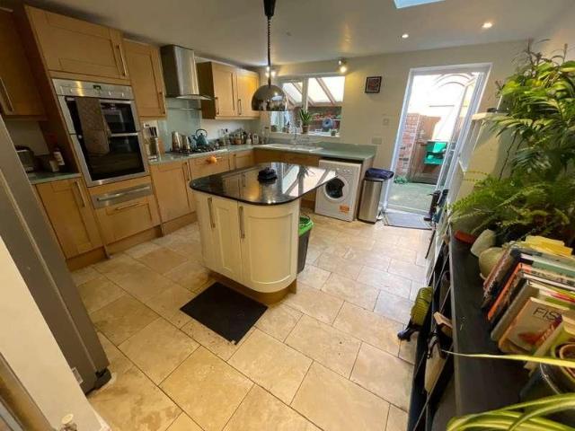 2 bed house for sale