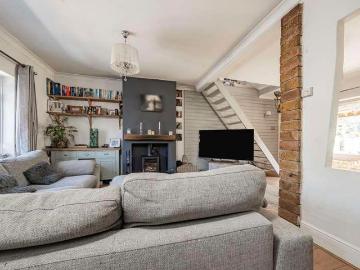 2 bed house for sale