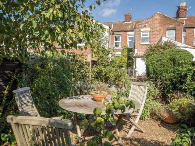 2 bed house for sale