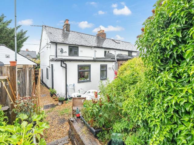 2 bed house for sale