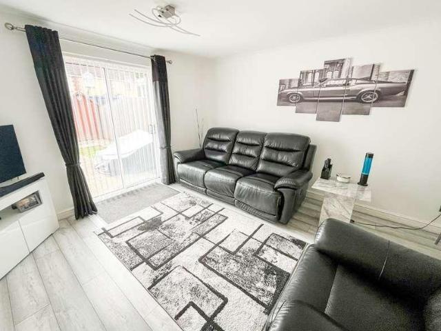2 bed house for sale