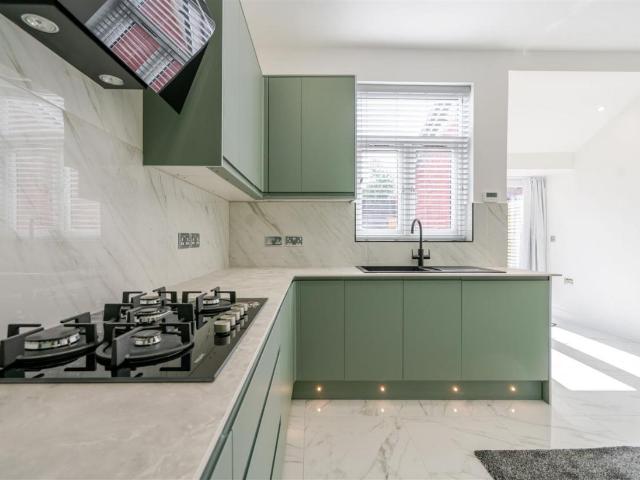 2 bed house for sale