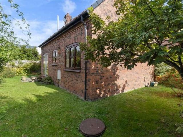2 bed house for sale