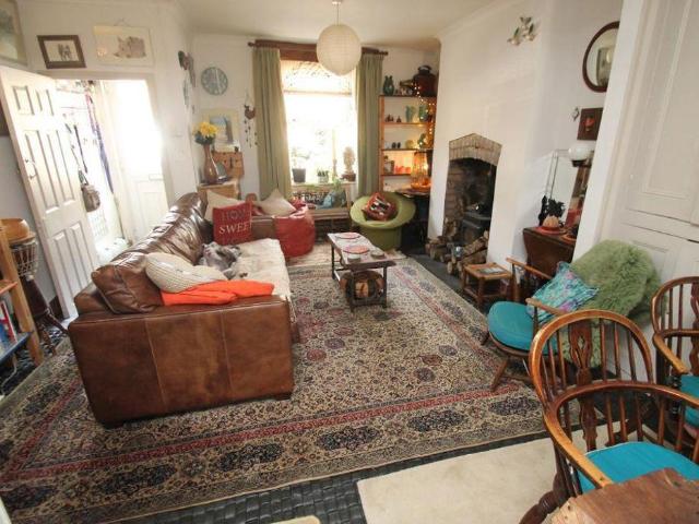 2 bed house for sale