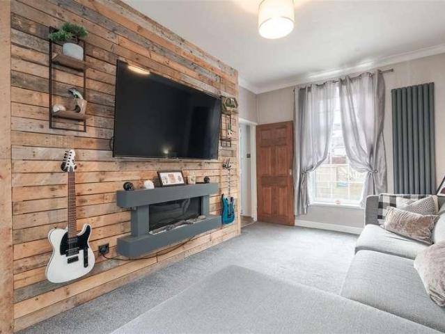 2 bed house for sale