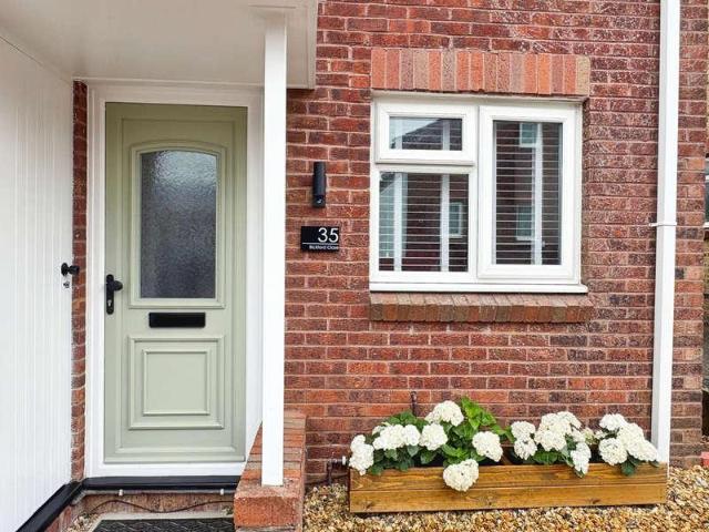 2 bed house for sale