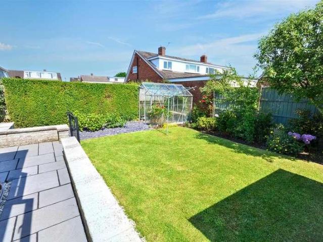 2 bed house for sale