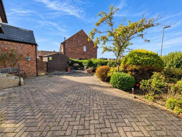 2 bed house for sale