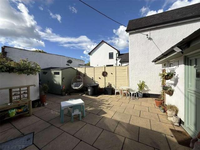 2 bed house for sale