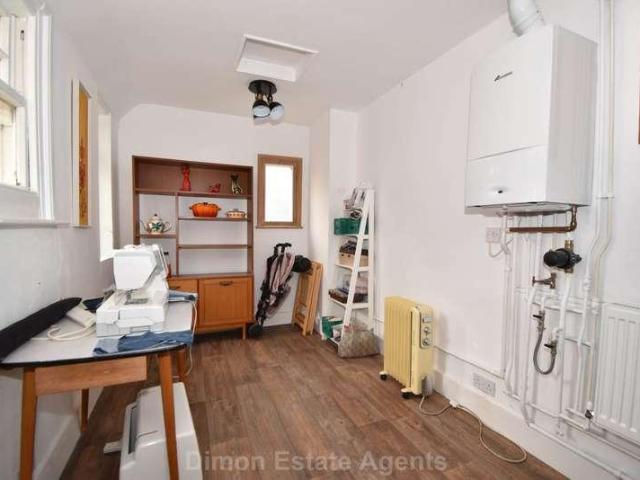 2 bed house for sale