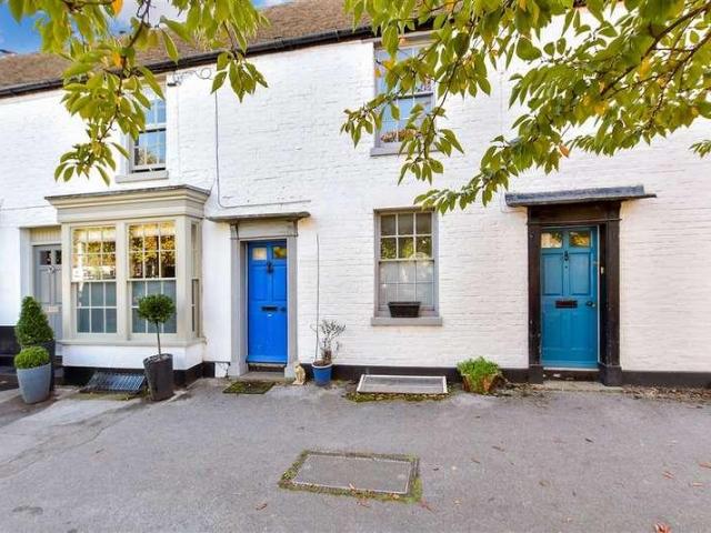 2 bed house for sale