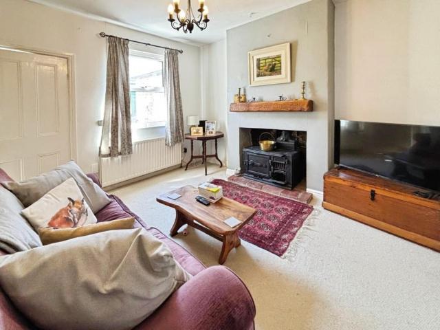 2 bed house for sale