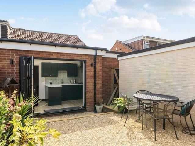 2 bed house for sale