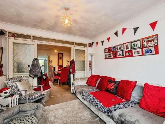 2 bed house for sale