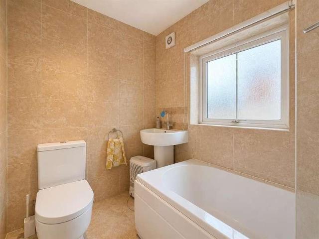 2 bed house for sale