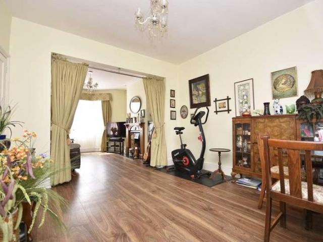 2 bed house for sale